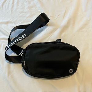 Lululemon Everywhere Belt Bag 1L